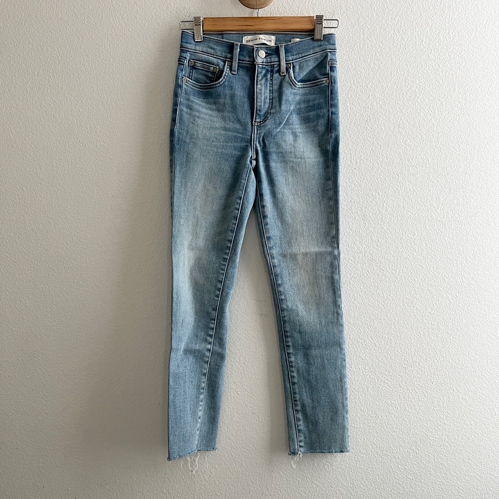Aritzia Denim Forum The Nico Mid Rise Skinny Crop Jeans *Flaw*